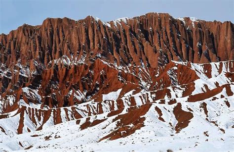 Flaming Mountains Heyecan Verici ve Gizemli Bir Manzara Sunuyor!