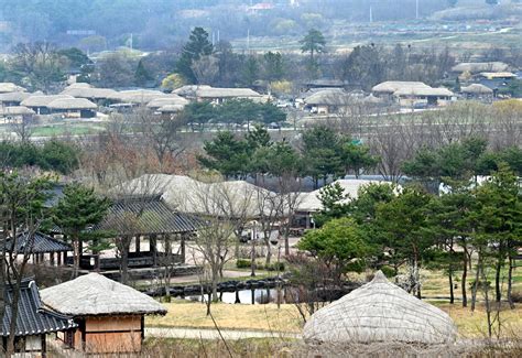 Oeam Folk Village: A Journey Back in Time Through Traditional Korean Life!