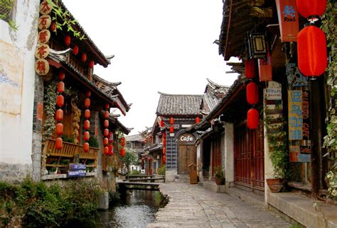  Linjiang Ancient Town: Tarihi Bir Yolculuk ve Büyüleyici Çin Mimarisinin İzlerinde!